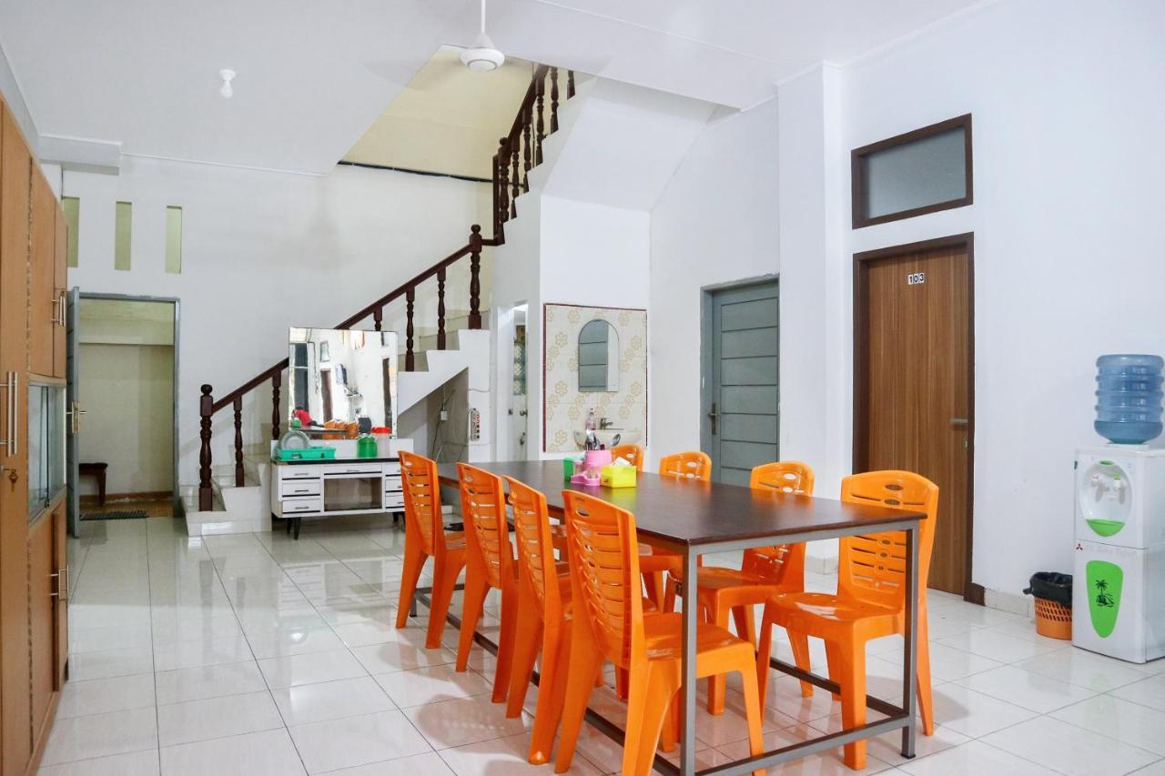 Oyo 1306 Cendrawasih Homestay Padang  Luaran gambar