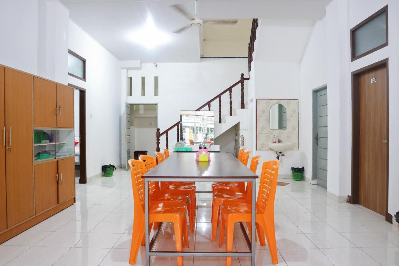 Oyo 1306 Cendrawasih Homestay Padang  Luaran gambar